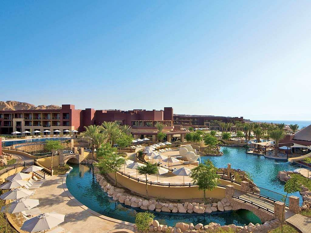 شركة زارة ‏للاستثمار (فندق الموفنبيك - العقبة)